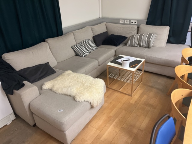 1251512-2 Corner sofa approximately 3x3 meters