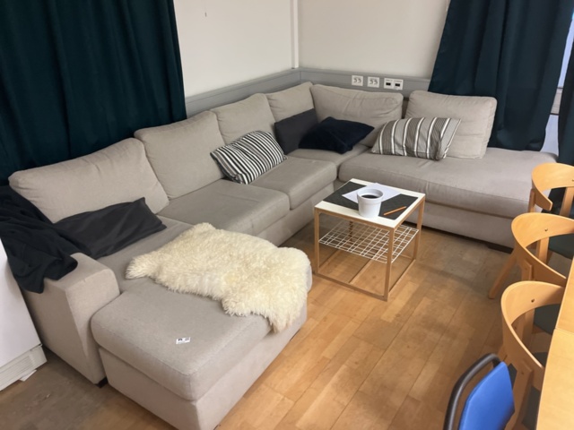 1251512-3 Corner sofa approximately 3x3 meters