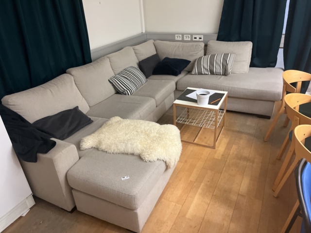 1251512-5 Corner sofa approximately 3x3 meters