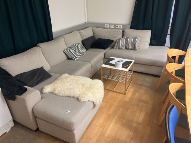 1251512-6 Corner sofa approximately 3x3 meters