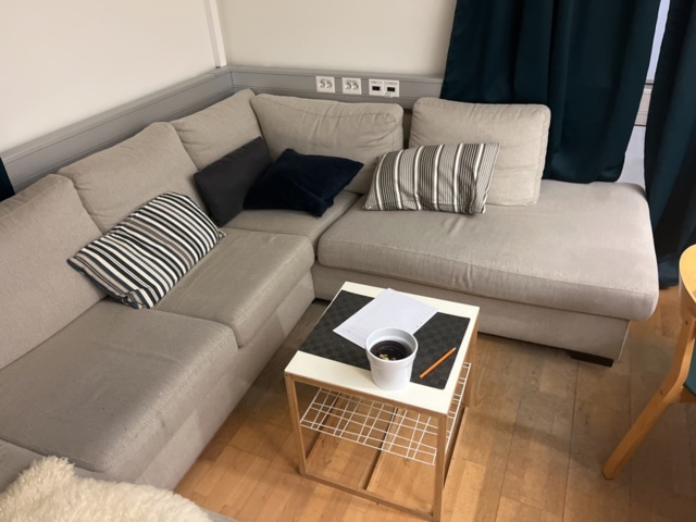 1251512-8 Corner sofa approximately 3x3 meters