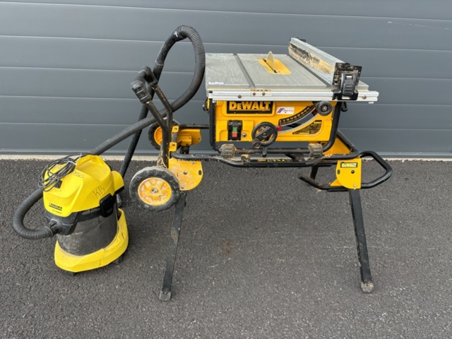 1135558-1 Table saw DeWalt DW745 and Kärcher vacuum cleaner