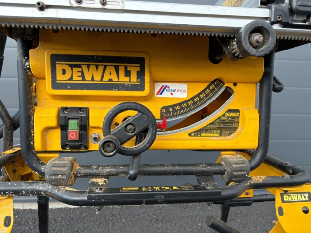 1135558-3 Table saw DeWalt DW745 and Kärcher vacuum cleaner