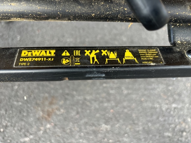 1135558-4 Table saw DeWalt DW745 and Kärcher vacuum cleaner