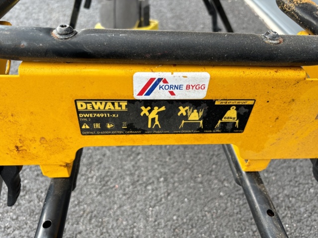 1135558-6 Table saw DeWalt DW745 and Kärcher vacuum cleaner