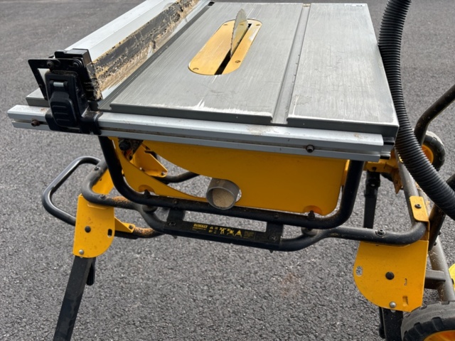 1135558-8 Table saw DeWalt DW745 and Kärcher vacuum cleaner