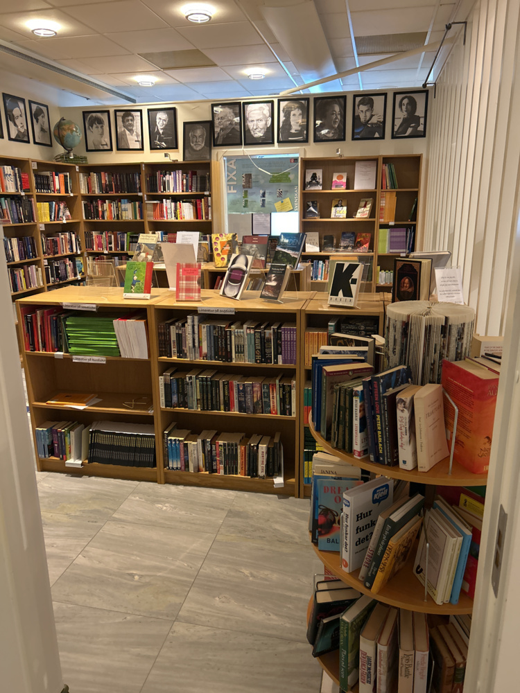1235329-1 Bibliotek