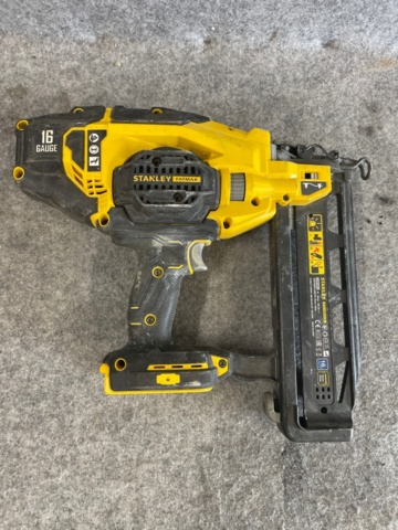 1224639-2 Nail gun Stanley Fatmax 16 Gauge, 2 batteries and charger