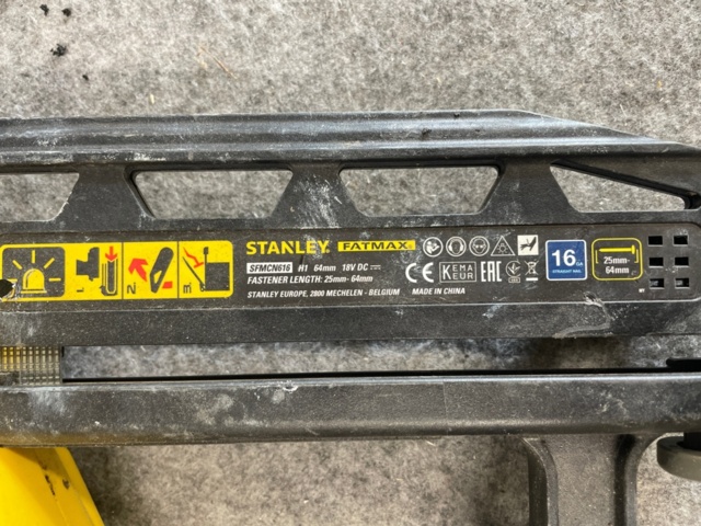 1224639-3 Nail gun Stanley Fatmax 16 Gauge, 2 batteries and charger
