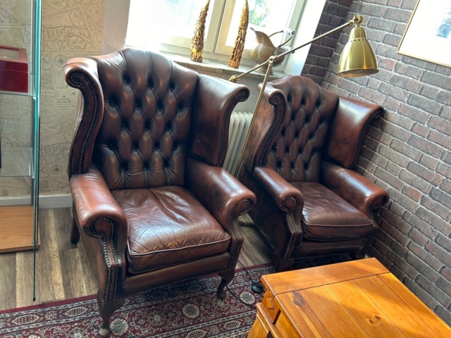 1250472-21 Chesterfield green and brown armchairs including small table