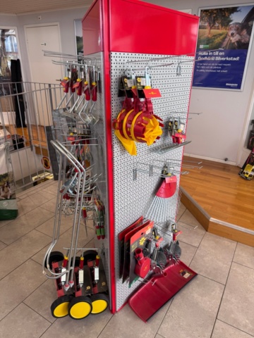 Shop rack with contents - Wolf Garten - PS Auction - We value the ...