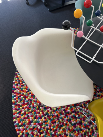 1250509-5 Table and 4 chairs Eames/Vitra - "DAR", carpet HAY