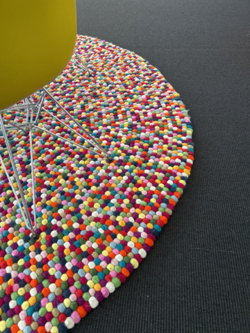 1250509-11 Table and 4 chairs Eames/Vitra - "DAR", carpet HAY