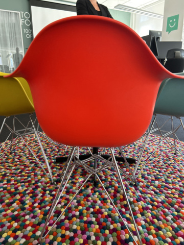 1250509-13 Table and 4 chairs Eames/Vitra - "DAR", carpet HAY