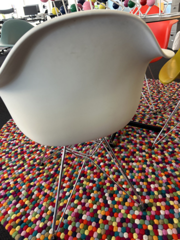 1250509-16 Table and 4 chairs Eames/Vitra - "DAR", carpet HAY