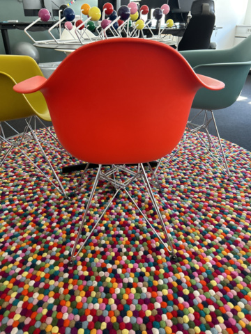 1250509-18 Table and 4 chairs Eames/Vitra - "DAR", carpet HAY