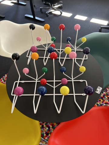 1250509-19 Table and 4 chairs Eames/Vitra - "DAR", carpet HAY