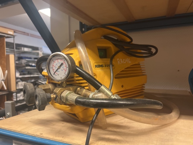 1243168-4 Test pressure pump - REMS E-Push