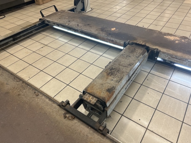 1235397-5 4-pelarlyft 4000 kg med frihjulslyft - Stenhöj 005300 430A -2006