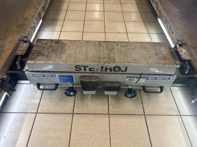 1235397-9 4-pelarlyft 4000 kg med frihjulslyft - Stenhöj 005300 430A -2006