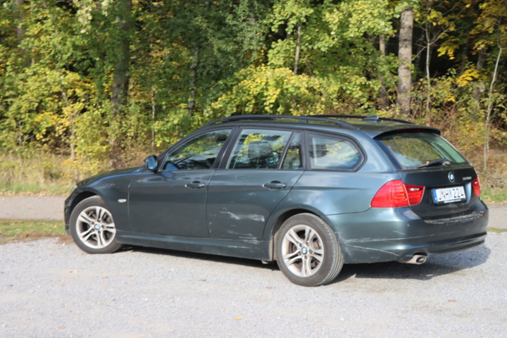 1262736-4 BMW 320d Touring 2009