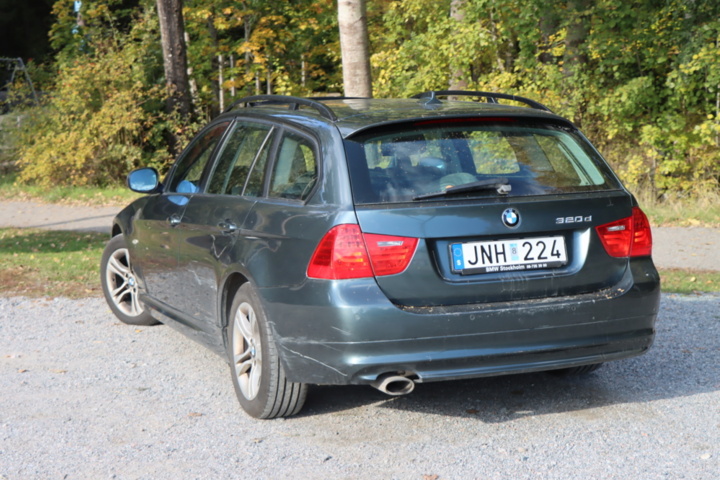 1262736-5 BMW 320d Touring 2009