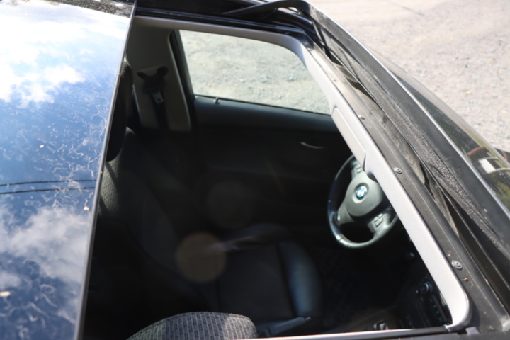 1262736-8 BMW 320d Touring 2009