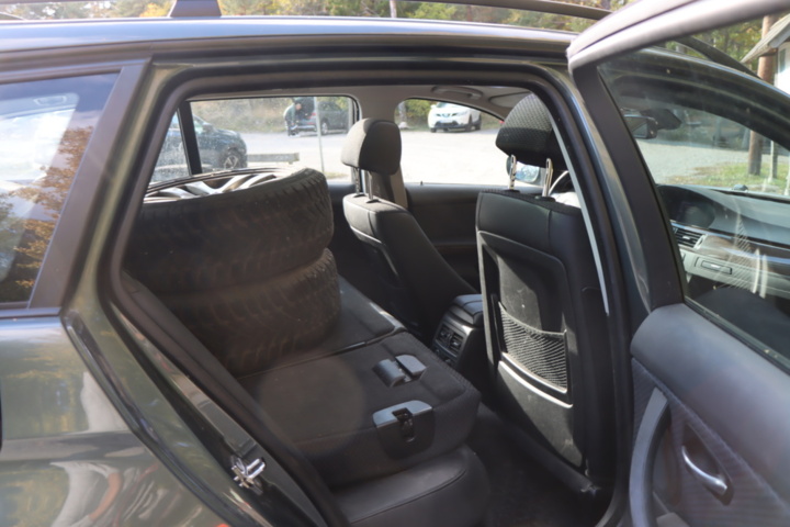 1262736-9 BMW 320d Touring 2009