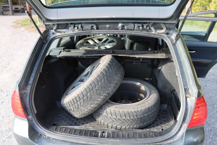 1262736-10 BMW 320d Touring 2009