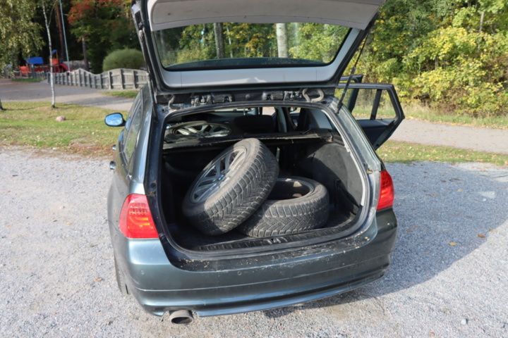 1262736-11 BMW 320d Touring 2009