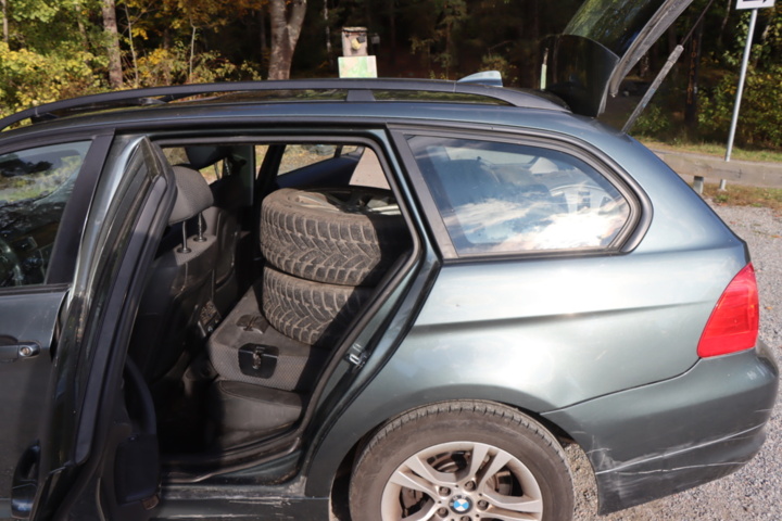 1262736-12 BMW 320d Touring 2009