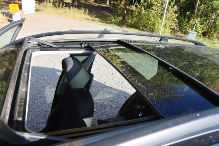 1262736-14 BMW 320d Touring 2009