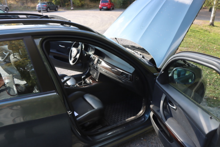 1262736-15 BMW 320d Touring 2009