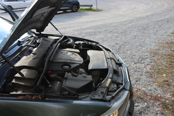 1262736-16 BMW 320d Touring 2009