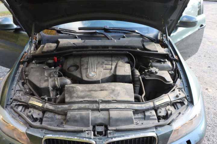 1262736-17 BMW 320d Touring 2009