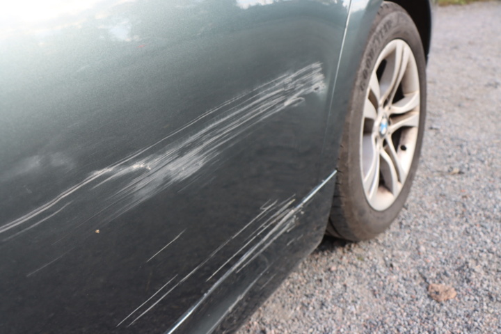 1262736-22 BMW 320d Touring 2009