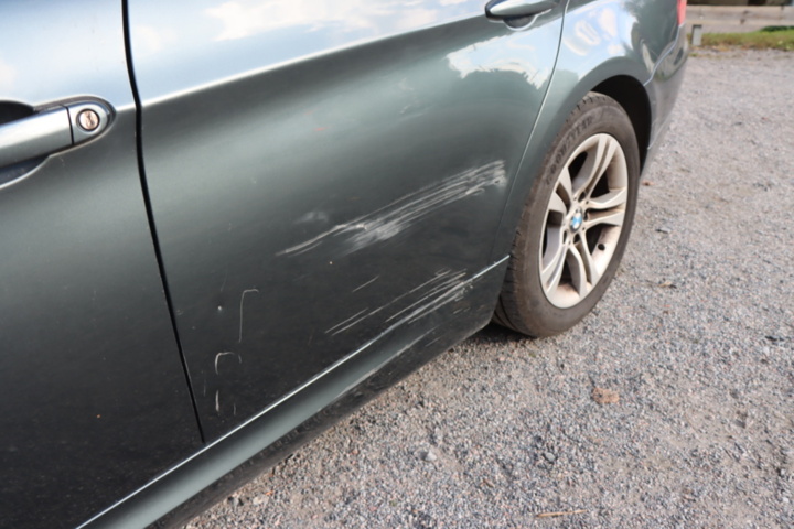 1262736-23 BMW 320d Touring 2009