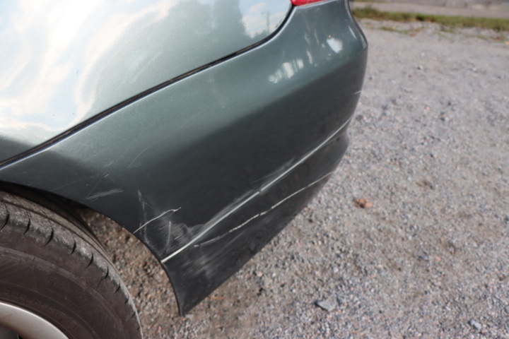 1262736-24 BMW 320d Touring 2009