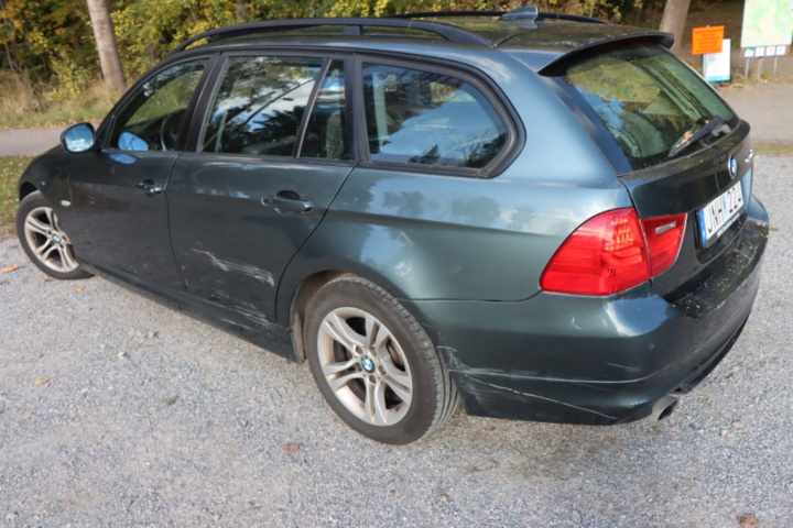 1262736-26 BMW 320d Touring 2009