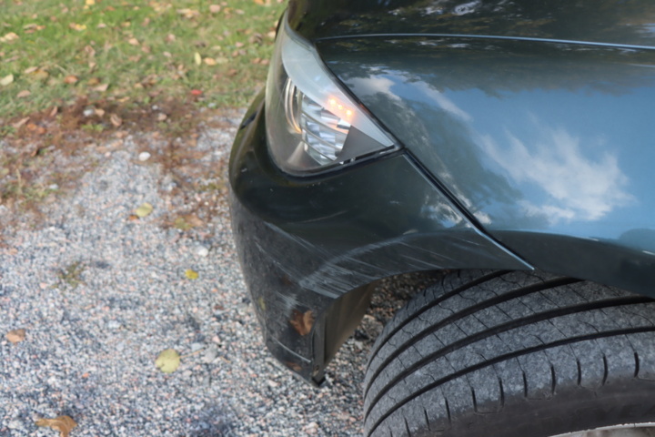 1262736-27 BMW 320d Touring 2009