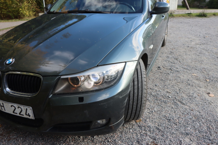 1262736-28 BMW 320d Touring 2009