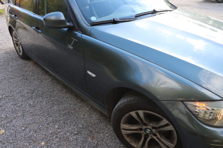 1262736-31 BMW 320d Touring 2009