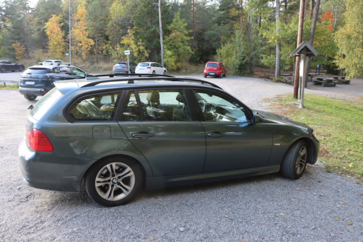 1262736-32 BMW 320d Touring 2009