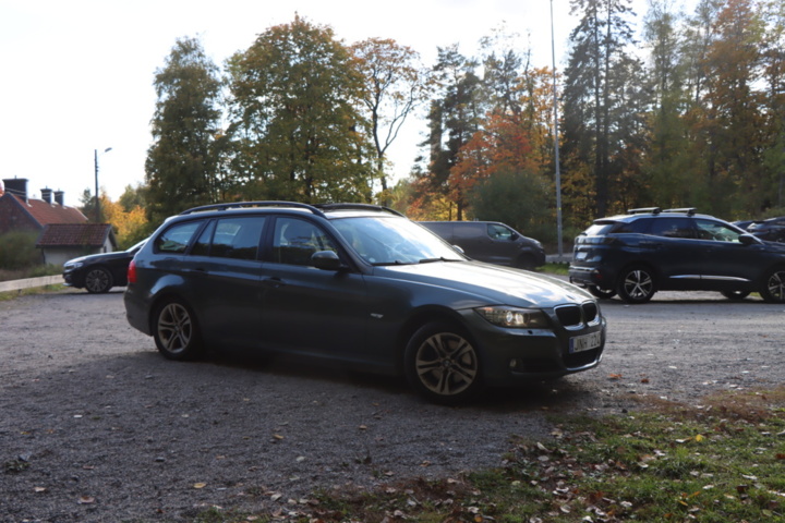 1262736-34 BMW 320d Touring 2009