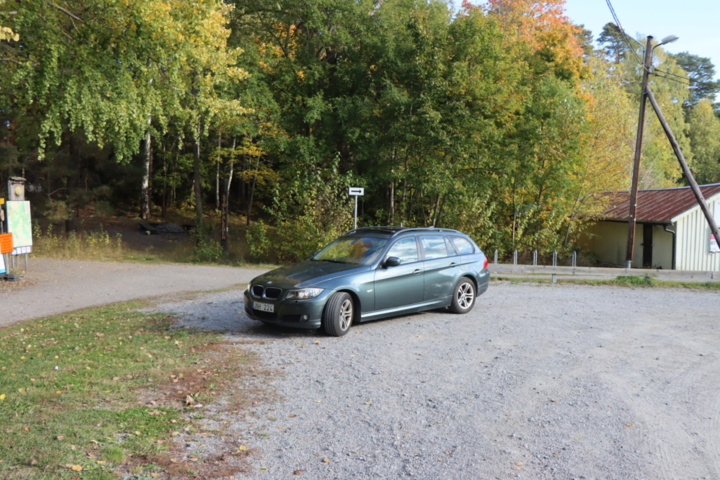 1262736-37 BMW 320d Touring 2009