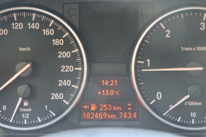 1262736-39 BMW 320d Touring 2009