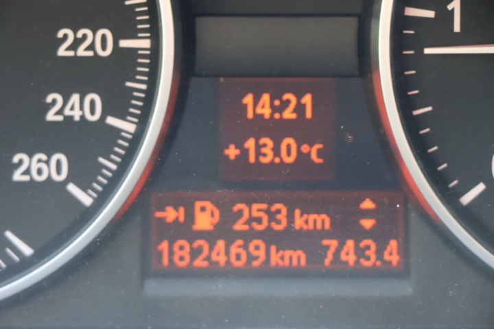 1262736-41 BMW 320d Touring 2009