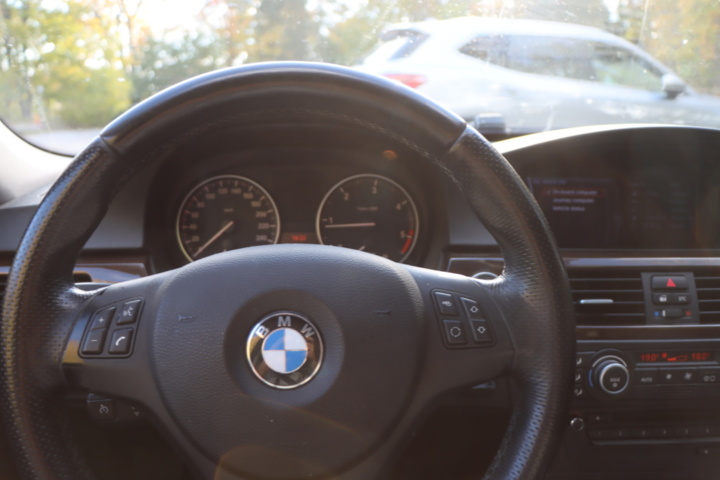 1262736-42 BMW 320d Touring 2009