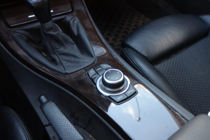 1262736-43 BMW 320d Touring 2009