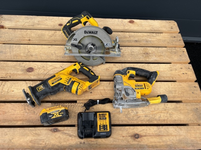 1135598-1 DeWalt tool kit 18V